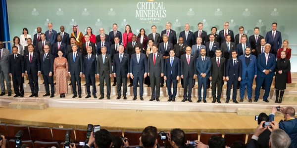 중국 희토류 수출통제 위협에 일본 발빠른 대응, 공급망 탈중국에 실마리 되나