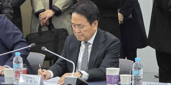 [현장] 정기검사 앞두고 금감원장 만난 보험사 CEO들, <a href='https://www.businesspost.co.kr/BP?command=article_view&num=410376' class='human_link' style='text-decoration:underline' target='_blank'>이찬진</a> 소비자보호 강화 기조에 긴장