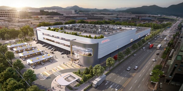 롯데마트 '부산 물류센터'에 의구심 여전, <a href='https://www.businesspost.co.kr/BP?command=article_view&num=428089' class='human_link' style='text-decoration:underline' target='_blank'>차우철</a> 식료품 배송 특화로 성과 낸다