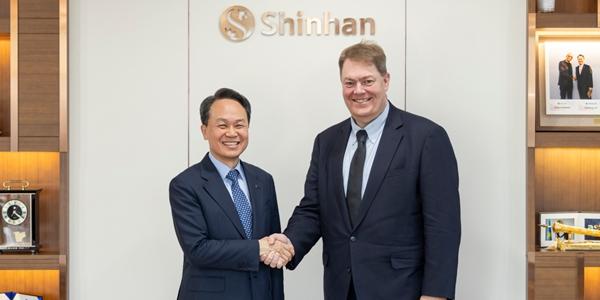 신한금융 진옥동 씨티그룹 만나, '글로벌 사업'과 '디지털자산' 협력 방안 논의