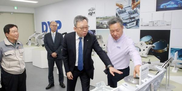 신한은행장 정상혁 친환경차 부품 생산 현장 방문, 