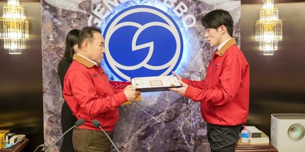 BBQ 신입사원 사령식 개최, 윤홍근 