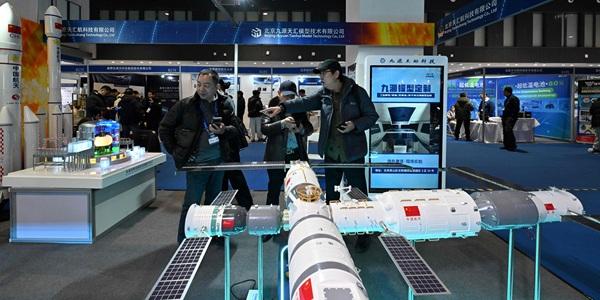 중국도 '우주 데이터센터' 서둘러 스페이스X 견제, 우주 관광 산업도 추진