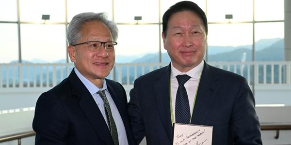 최태원 엔비디아 젠슨황과 실리콘밸리서 '치맥 회동', HBM 동맹 강화 기대