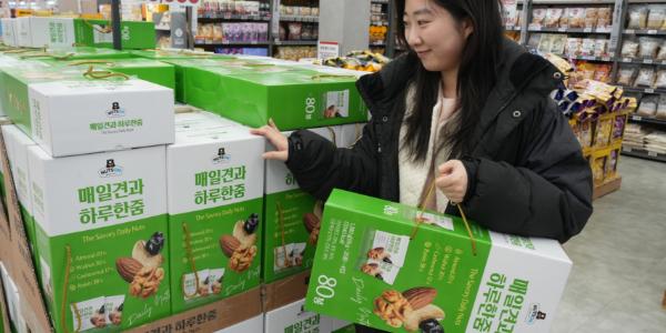 롯데마트 휴대 편한 설 선물세트 판매, 품목 수 지난해보다 2배 이상 늘려