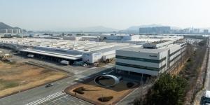 르노코리아 부산공장 누적생산 400만대, 니콜라 파리 