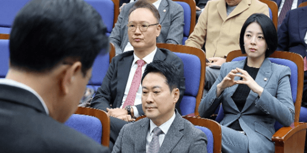 윤석열 내란 선고 후 첫 의원총회, '절윤' 보다 '당명 개정·행정 통합' 논의에 집중