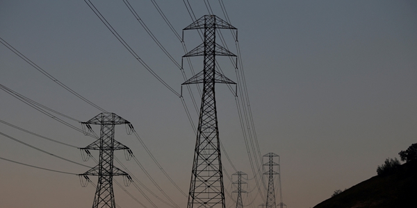 재생에너지 발전소 '좌초자산' 전락 위험, 전력망 접속 늦어져 건설 뒤에도 운영 차질