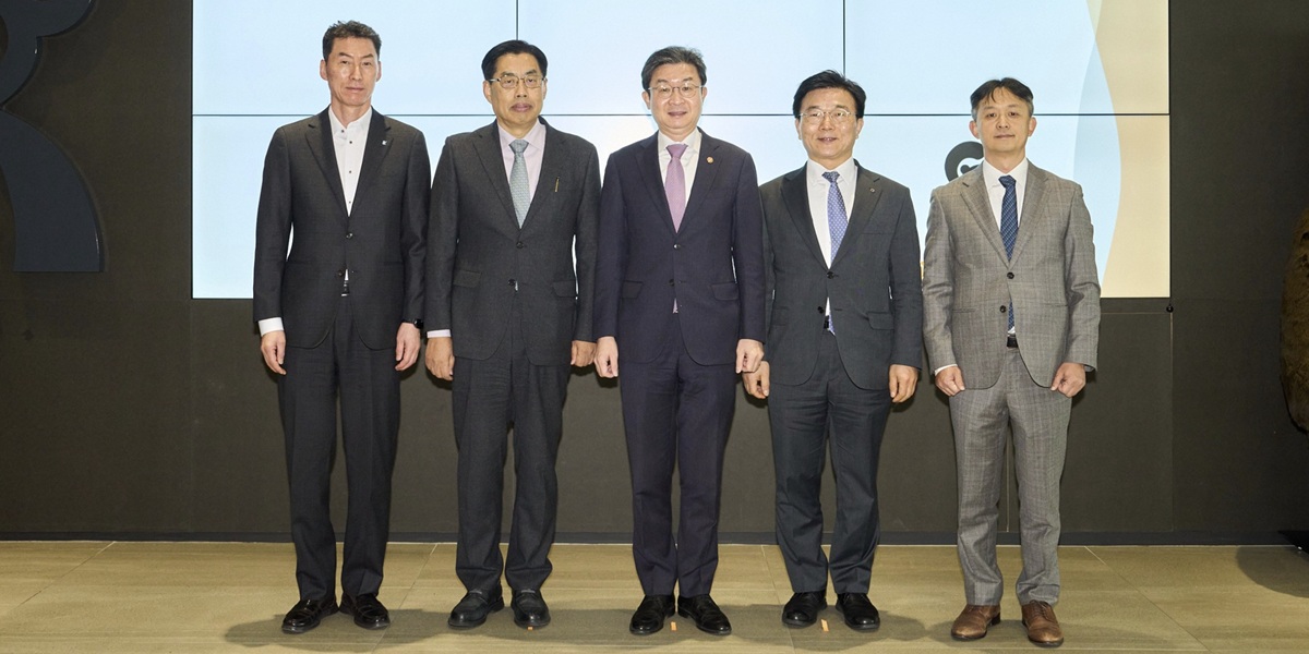 [Who Is ?] 윤재춘 대웅 대표이사 부회장 