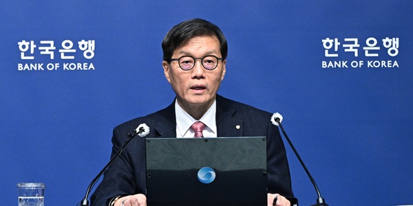 한은 총재 <a href='https://www.businesspost.co.kr/BP?command=article_view&num=379464' class='human_link' style='text-decoration:underline' target='_blank'>이창용</a> 임기만료 한 달 앞으로, '3고' 위기에 차기 인선 안갯속
