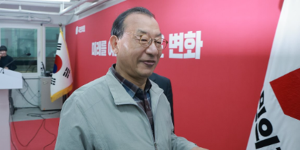 국힘 <a href='https://www.businesspost.co.kr/BP?command=article_view&num=294018' class='human_link' style='text-decoration:underline' target='_blank'>주호영</a> '호남 출신이 대구 만만한가' 반발, 대구시장 선거 '공천 갈등' 정점 찍나