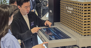 [현장] '삼성이 돌아왔다', <a href='https://www.businesspost.co.kr/BP?command=article_view&num=405872' class='human_link' style='text-decoration:underline' target='_blank'>전영현</a> 주총서 "설비투자 확대, 선제적 AI반도체 기술 확보에 집중"