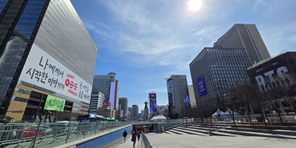 교보생명·현대해상 BTS 광화문 공연 열기 올라타, '현장 메리트' MZ 공략 기회 활용