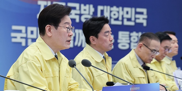 <a href='https://www.businesspost.co.kr/BP?command=article_view&num=425512' class='human_link' style='text-decoration:underline' target='_blank'>이재명</a> '다주택 공직자 배제' 카드, 정책신뢰 강화·세금 속도도절 '투트랙'