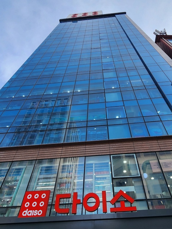 [경영어록의 연금술사들] 박정부 회장, '천 원의 고집'이 만든 다이소 팬덤