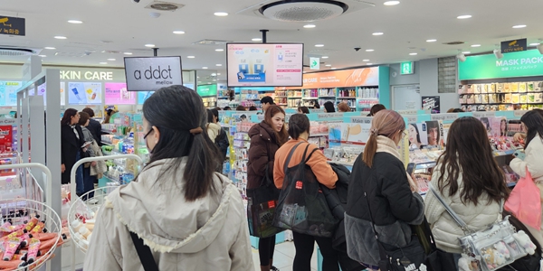 [경영어록의 연금술사들] 박정부 회장, '천 원의 고집'이 만든 다이소 팬덤