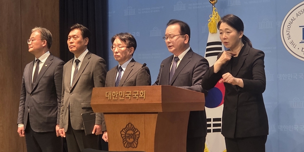 <a href='https://www.businesspost.co.kr/BP?command=article_view&num=250976' class='human_link' style='text-decoration:underline' target='_blank'>김부겸</a> 대구시장 재도전, '보수 분열'과 '프레임 전쟁'이 민주당 첫 승리의 관건