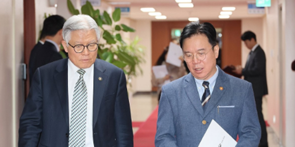  '노동자 아님' 입증 책임 전환한 근로자 추정제 논의 물살, '프리랜서 계약서' 구속력 화두로