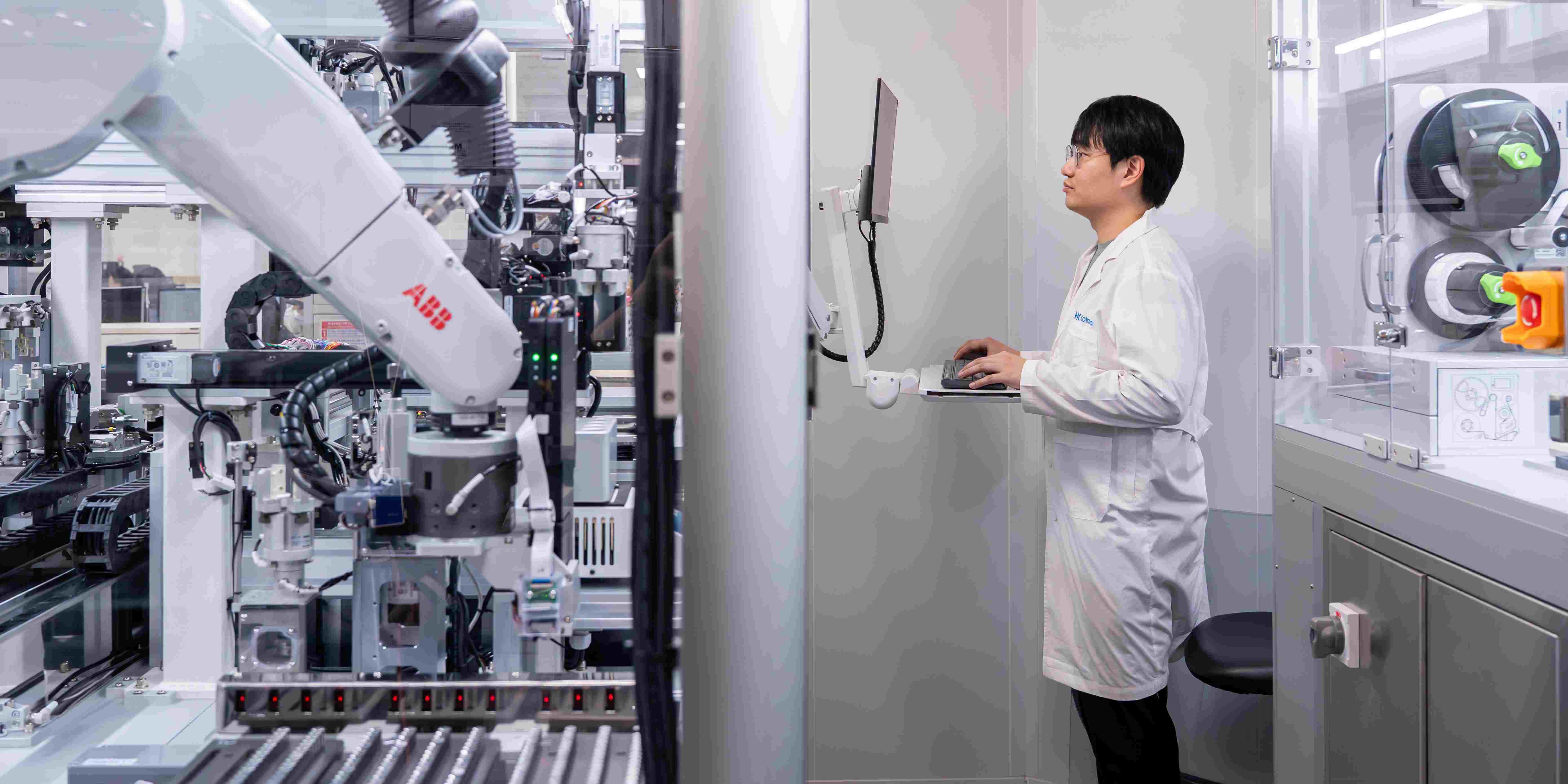 한국콜마 국내 최초 화장품 시험 로봇 도입, 