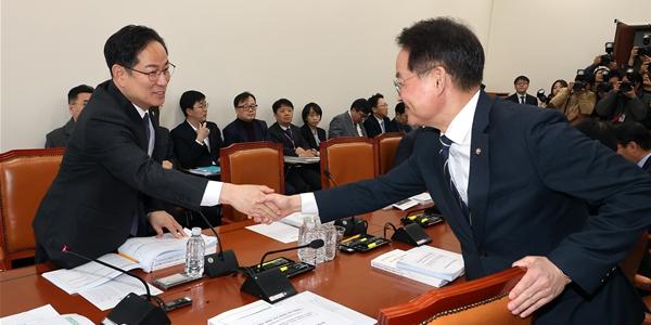 3500억 달러 굴리는 '50인' 한미전략투자공사 설립 잰걸음, '국부 유출' 우려 넘을까