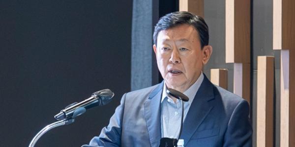 신동빈 롯데웰푸드서 작년 보수 26억 받아, 2024년과 거의 비슷 