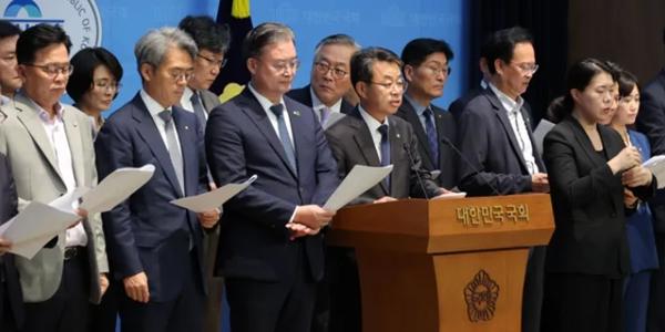  대통령 방패 vs 침묵 정치   여야 초선의 엇갈린 역할