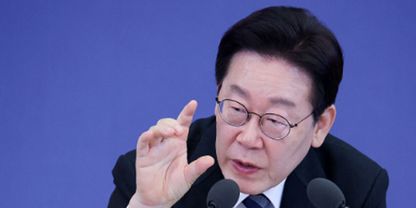 대통령 직속 국민경제자문회의 출범, 장관급 부의장에 김성식 전 의원 위촉