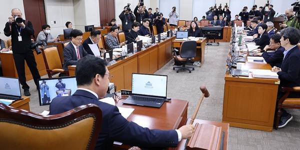 중수청법안 민주당 주도로 행안위 전체회의 통과, 국민의힘은 반대표