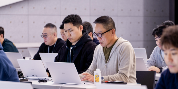 현대카드 '테크기업' 전환 속도 눈길, 정태영도 직접 수업 들으며 'AI 열공'