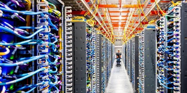 이란 전쟁이 'AI 버블 붕괴' 이끄나, 공급망 타격에 투자 위축 가능성도 겹쳐