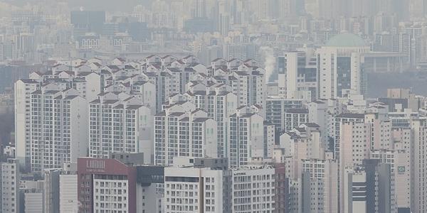 [여론조사꽃] 부동산 보유세 인상 '찬성' 70.5% vs '반대' 23.9%, 모든 지역·연령서 '찬성' 우세