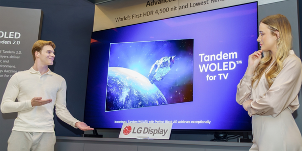 LG디스플레이 프리미엄 OLED만으론 고속성장 어렵다, <a href='https://www.businesspost.co.kr/BP?command=article_view&num=410172' class='human_link' style='text-decoration:underline' target='_blank'>정철동</a> 보급형 TV용 OLED 판 키운다