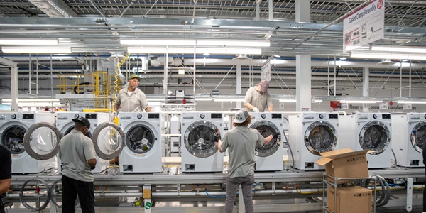 트럼프 철강 관세 재편에 `역효과` 비판, 삼성전자 LG전자 가전 '최악'은 피하나