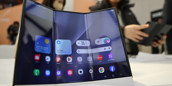 애플 첫 '폴더블 아이폰' 설계 문제로 출시 지연 가능성, 삼성전자 독주체제 강화 기회