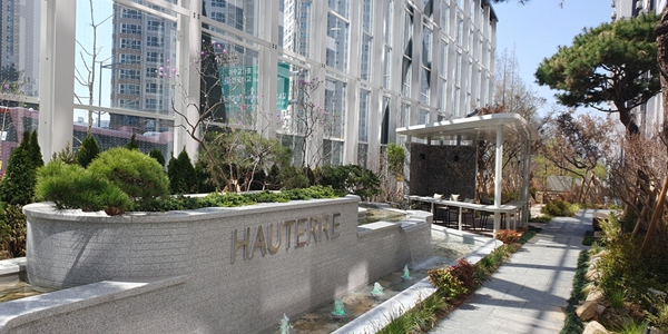 [현장] 포스코이앤씨 반포에 하이엔드 깃발 드디어 꽂다, '배려 가득' 오티에르 첫 실물단지 가보니