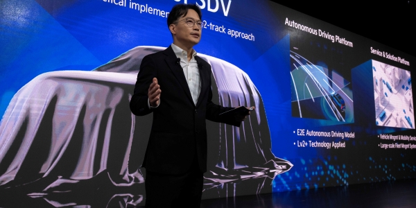 기아 <a href='https://www.businesspost.co.kr/BP?command=article_view&num=428777' class='human_link' style='text-decoration:underline' target='_blank'>송호성</a> "2027년 첫 SDV·2029년 도심 자율주행차 출시", 2030년까지 49조 투자