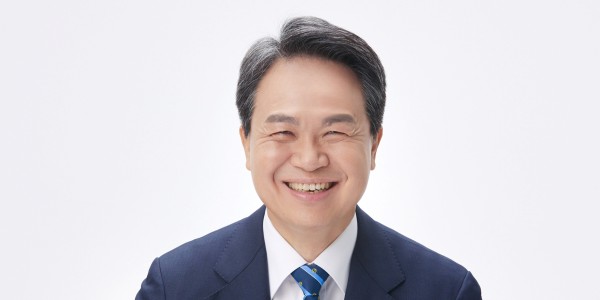 신한금융 <a href='https://www.businesspost.co.kr/BP?command=article_view&num=426311' class='human_link' style='text-decoration:underline' target='_blank'>진옥동</a> 자신감 드러난 2기 첫 주주서신, 질적 성장 넘어 가시적 성과 향한다