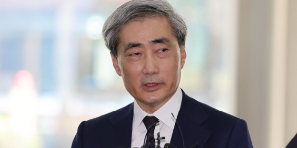 [오늘Who] 한은 총재 <a href='https://www.businesspost.co.kr/BP?command=article_view&num=379464' class='human_link' style='text-decoration:underline' target='_blank'>이창용</a>이 남긴 이란전쟁 경계령, 금리인상 단행 배턴 넘겼나