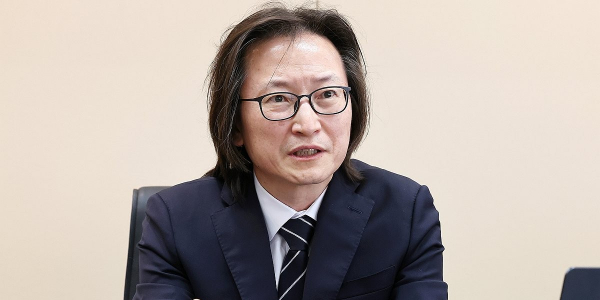 <a href='https://www.businesspost.co.kr/BP?command=article_view&num=371162' class='human_link' style='text-decoration:underline' target='_blank'>김범석</a> 올해는 '쿠팡 총수' 가능성, 개인정보 유출 사태로 규제 리스크 커지나