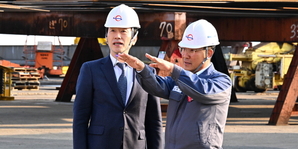 [오늘Who] 부산은행장 김성주 '현장' '기업' 잰걸음, 캐피털 경험 살려 '<a href='https://www.businesspost.co.kr/BP?command=article_view&num=408837' class='human_link' style='text-decoration:underline' target='_blank'>빈대인</a> 2기' 방향 잡는다