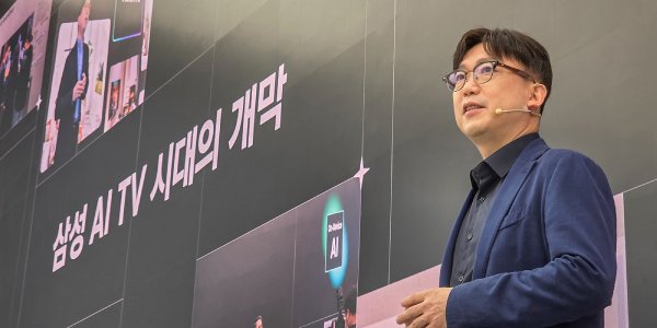 삼성전자 '비전 AI 컴패니언'으로 AI TV 대중화 나서, <a href='https://www.businesspost.co.kr/BP?command=article_view&num=380858' class='human_link' style='text-decoration:underline' target='_blank'>용석우</a> "TV는 AI 일상 동반자"