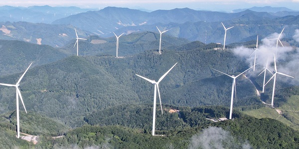 이재명 정부 재생에너지 전환정책에 외신 회의적 시각, "화석연료 '퇴마'에 난관 많아"