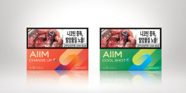 KT&G '아이코스' 독주 막은 힘은 '확장성', <a href='https://www.businesspost.co.kr/BP?command=article_view&num=392023' class='human_link' style='text-decoration:underline' target='_blank'>방경만</a> 올해 '릴' 성장판 더 연다