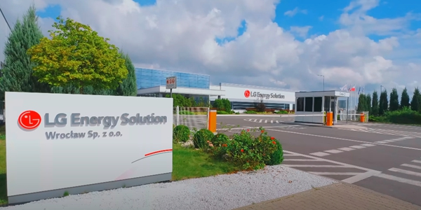 북미 이어 유럽도 ESS 시장 급팽창, LG에너지솔루션 김동명 폴란드 LFP배터리 생산확대 나서나