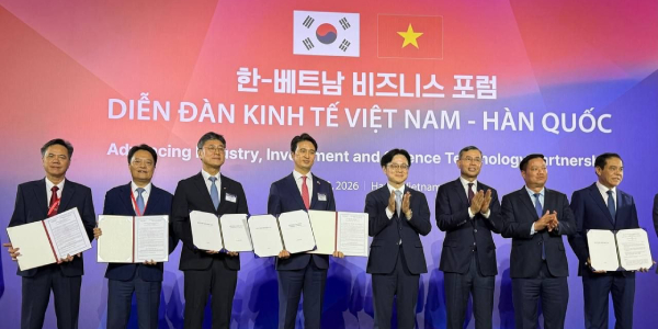 SK <a href='https://www.businesspost.co.kr/BP?command=article_view&num=425744' class='human_link' style='text-decoration:underline' target='_blank'>최태원</a> 베트남 AI·에너지 인프라 사업 확대, 직접 투자로 동남아 AI 전진기지 만든다