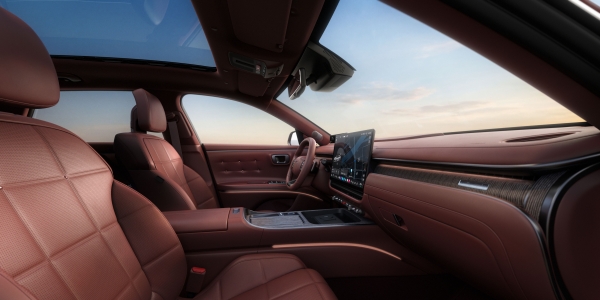 현대차 '더 뉴 그랜저' 디자인 첫 공개, '플레오스 커넥트' '전동식 에어벤트' 첫 탑재