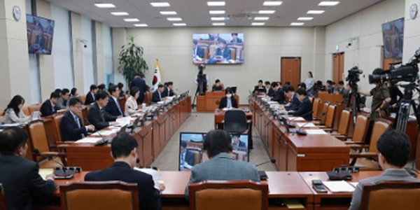 국회 방산·원전 포함 '전략수출금융지원법안' 박차, '받았으니 기여해야' 기여금은 쟁점