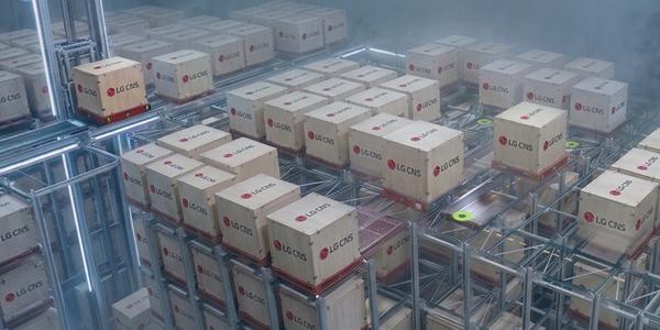 LGCNS, 영하 26도서 작동하는 물류 로봇 '모바일 셔틀' 공개