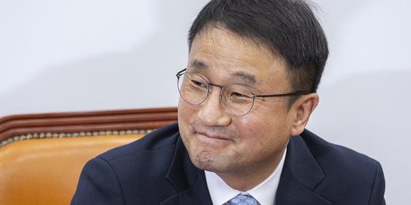 민주당 원내대표 한병도 연임 도전 위해 사퇴, 