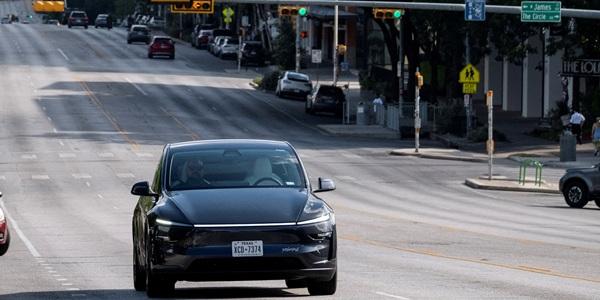 테슬라 목표주가 상향에도 투자의견 중립, 